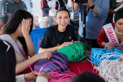 Hoa hậu Thùy Tiên giản dị tham gia hoạt động từ thiện cùng Miss Grand Malaysia