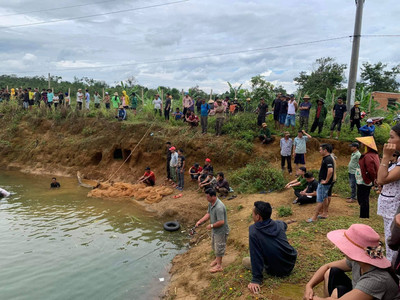 Đắk Lắk: Hai cháu bé sinh đôi tử vong thương tâm dưới hồ nước gần nhà