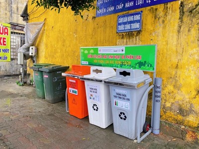Thừa Thiên Huế: Triển khai lắp đặt gần 470 thùng phân loại chất thải rắn