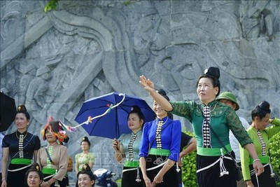 Người dân Điện Biên nô nức xuống phố mừng Tết Độc lập