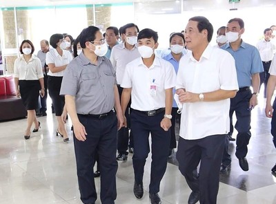 Thủ tướng Chính phủ đến thăm Bệnh viện Sản Nhi tỉnh Phú Thọ