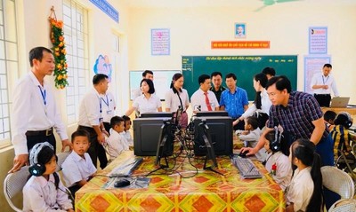 Nghệ An: Tặng máy tính cho các trường học tại xã miền núi rẻo cao, biên giới