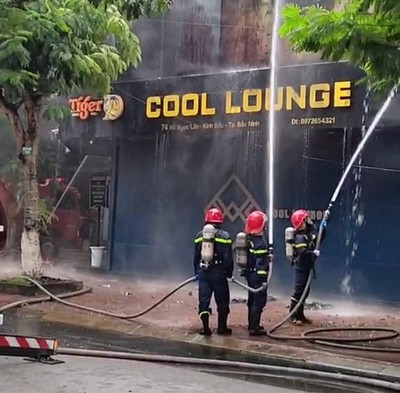 Bắc Ninh: Cháy lớn tại quán bar ở phường Kinh Bắc, 1 công an bị thương