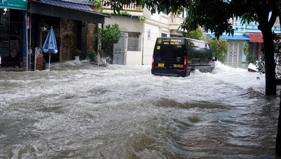 TP.Thanh Hóa ngập chìm trong biển nước sau mưa lớn kéo dài