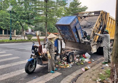 Công nhân vệ sinh môi trường bỏ việc, đường phố Bắc Ninh rác thải ùn ứ, bốc mùi hôi thối