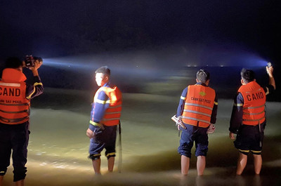 Nghệ An: Lật thuyền thúng, 2 thanh niên mất tích trên biển Cửa Lò