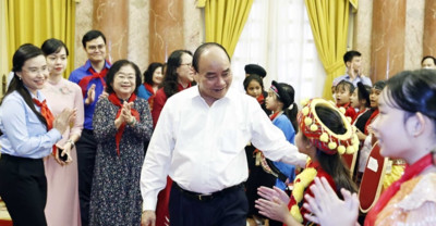 Chủ tịch nước Nguyễn Xuân Phúc gặp mặt hơn 260 thiếu nhi dân tộc tiêu biểu trên toàn quốc