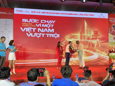Khai mạc giải "Hà Nội Marathon Techcombank" lần đầu tiên tại Thủ đô thu hút gần 7,000 VĐV tham gia