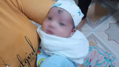 Thái Bình: 1 trẻ sơ sinh bị bỏ rơi trước cổng nhà dân