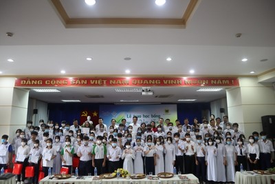 Trao 105 suất học bổng "Vì tương lai Việt Nam" cho học sinh Tiền Giang, Bến Tre, Vĩnh Long