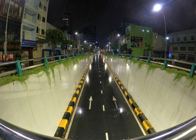 Đường phố Đà Nẵng không bóng người trước giờ bão đổ bộ