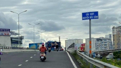 Cầu vượt Nguyễn Hữu Cảnh đứt cáp ngầm, cấm xe lớn lưu thông