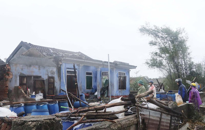 Thừa Thiên – Huế: Hàng trăm nhà dân hư hỏng, nhiều người bị thương do bão Noru