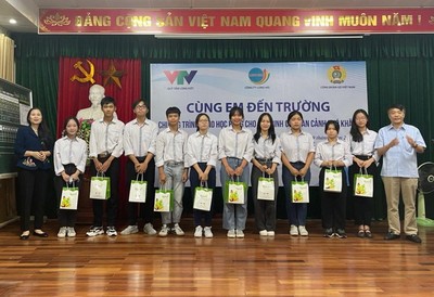 Bắc Ninh: Trao học bổng cho học sinh nghèo vượt khó