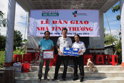 Tạp chí Môi trường và Đô thị Việt Nam trao nhà tình thương tại Sóc Trăng