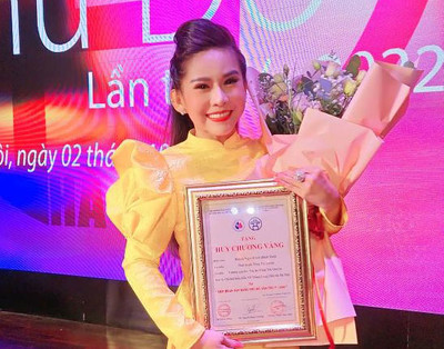 Nghệ sỹ Bình Tinh nhận Huy chương Vàng với vai diễn “ám ảnh” Tống Thị Quyên