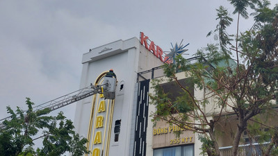 Cảnh sát đục tường, chữa cháy quán karaoke ven biển Đà Nẵng