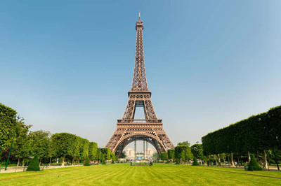 Paris từ bỏ kế hoạch xây dựng các tòa nhà mới dưới chân tháp Eiffel
