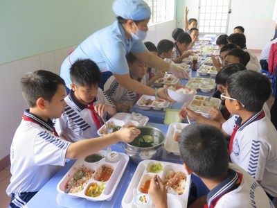 TP.HCM: Bảo đảm chất lượng, an toàn vệ sinh thực phẩm cho bữa ăn bán trú của học sinh
