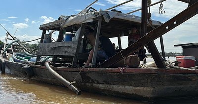 Đồng Nai: Bắt 3 thuyền khai thác cát trái phép