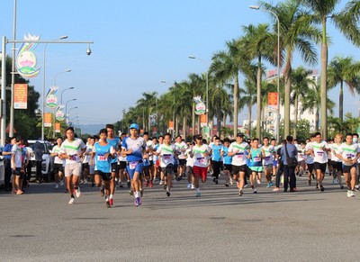 Giải chạy “Oneway marathon - Chinh phục những cung đường” tổ chức tại Cát Bà