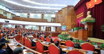 Bộ Chính trị giới thiệu nhân sự mới để Quốc hội bầu, phê chuẩn một số chức danh
