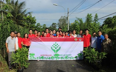 Ngân hàng Agribank Tiền Giang ra quân trồng cây “Vì tương lai xanh”