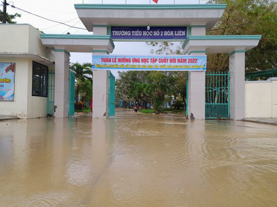 Hàng loạt trường ở Đà Nẵng cho học sinh nghỉ vì mưa lớn, ngập úng
