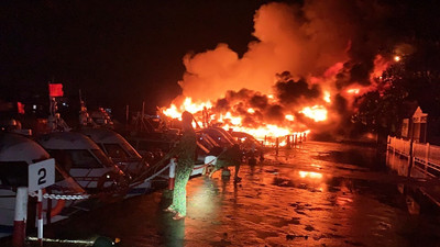 Quảng Nam: Cháy nhiều tàu du lịch và ca nô tại bến Cửa Đại