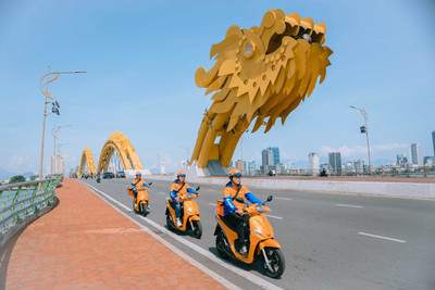 Dịch vụ giao hàng "xanh" AhaFast nổi bật trên đường phố Đà Nẵng