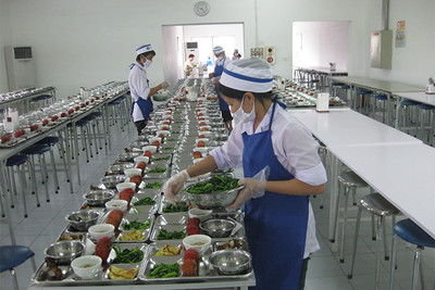 TP.HCM: Vẫn còn nhiều bếp ăn tập thể khu công nghiệp chưa có chứng nhận an toàn thực phẩm