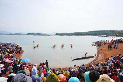 Gia Lai: Tổ chức Hội đua thuyền độc mộc trên sông Pô Cô
