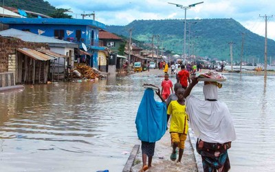 Sau trận lũ lụt ở Nigeria, gần 80 người thiệt mạng và nhiều ngôi nhà bị nhấn chìm