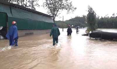 Ứng phó mưa lũ: Thừa Thiên Huế cho học sinh vùng trũng nghỉ học từ chiều nay