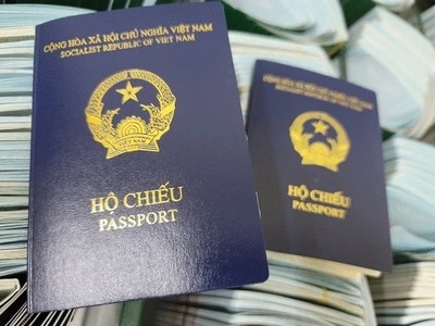 Hồ sơ xin thị thực tại Đại sứ quán Pháp phải nộp cùng hộ chiếu có ghi nơi sinh