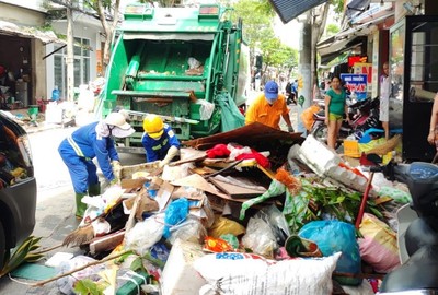 Đà Nẵng: Khẩn trương dọn vệ sinh toàn thành phố sau bão số 5