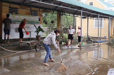 Thừa Thiên-Huế: Do bị ngập lụt, hàng trăm trường học chưa thể mở cửa trở lại