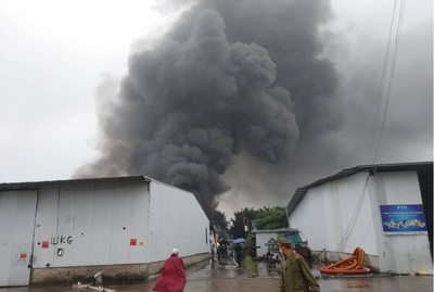 Cháy lớn ở một nhà kho tại quận Hà Đông (Hà Nội)