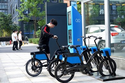 Hà Nội thí điểm cho khách đi buýt nhanh BRT được dùng xe máy điện miễn phí