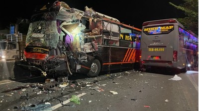 Bình Thuận: Tai nạn giao thông liên hoàn giữa 4 xe khách, nhiều người bị thương