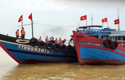 Thừa Thiên Huế: Kịp thời cứu hộ tàu cá cùng 3 ngư dân gặp nạn trên biển