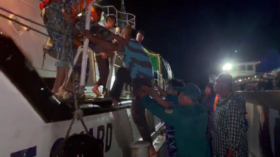 Hà Tĩnh: Tìm kiếm 3 ngư dân mất tích sau vụ va chạm giữa tàu cá và tàu hàng