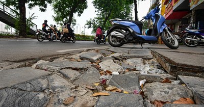 Vỉa hè đường Hà Nội lát đá với độ bền 70 năm đang xuống cấp nhanh chóng