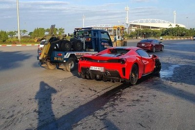 Hà Nội: Siêu xe Ferrari tông xe máy, một người tử vong tại chỗ