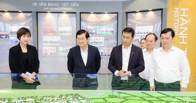 Nguyên Chủ tịch nước Trương Tấn Sang thăm Khu Công nghiệp VSIP Nghệ An