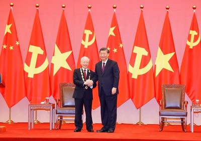 Tổng Bí thư Nguyễn Phú Trọng nhận Huân chương Hữu nghị