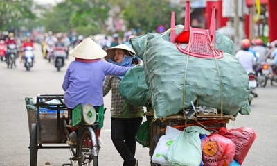 Vai trò của lực lượng 'đồng nát' trong hệ thống quản lý rác thải tại Việt Nam