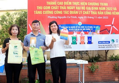 Quận 1, TP.Hồ Chí Minh phát động chương trình “Đổi rác lấy quà”