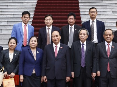 Chủ tịch nước Nguyễn Xuân Phúc tiếp Trưởng Ban Tổ chức Trung ương Đảng NDCM Lào