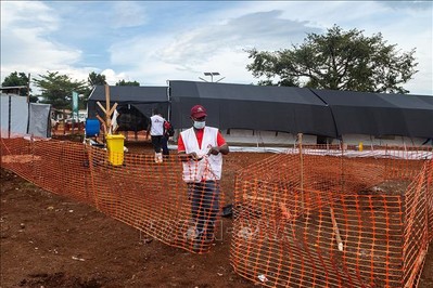 Uganda đóng cửa trường học sớm sau khi 8 trẻ em chết vì Ebola